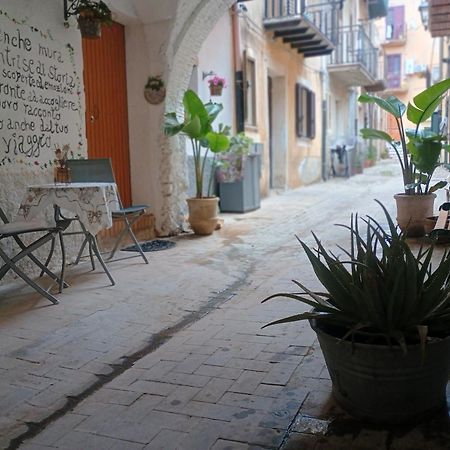 Al Vico Bartoli Suite Room Mazzarino Exterior photo