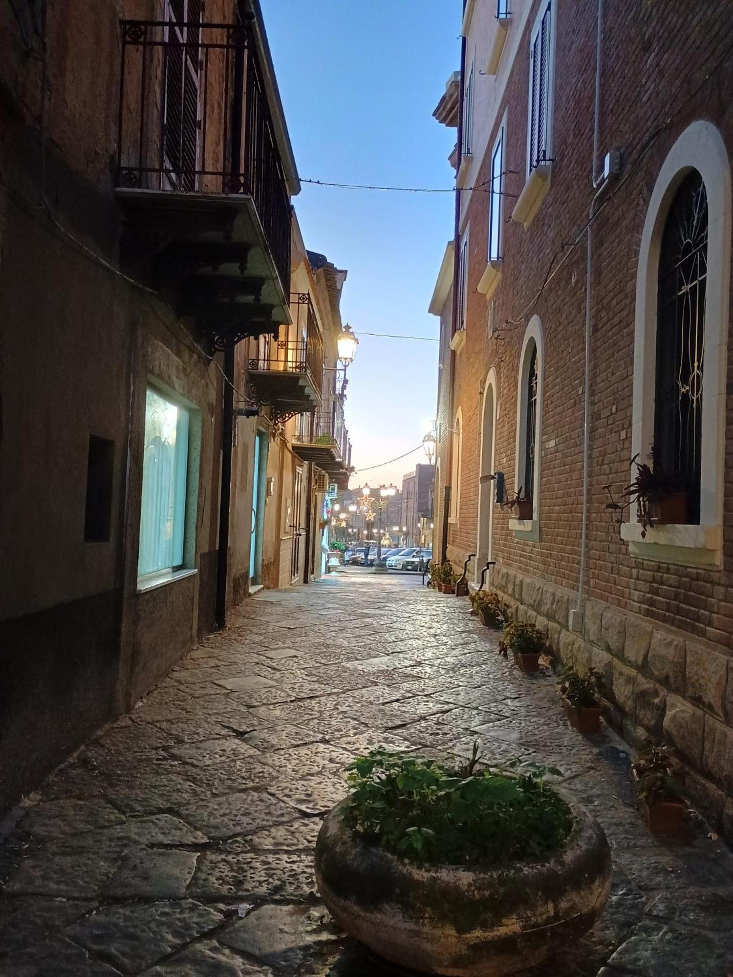 Al Vico Bartoli Suite Room Mazzarino Exterior photo